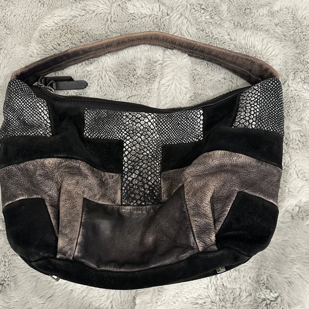 Liebeskind Irvine Hobo Bag Black Gray Leather Alligator Embossed Slouchy Luxe